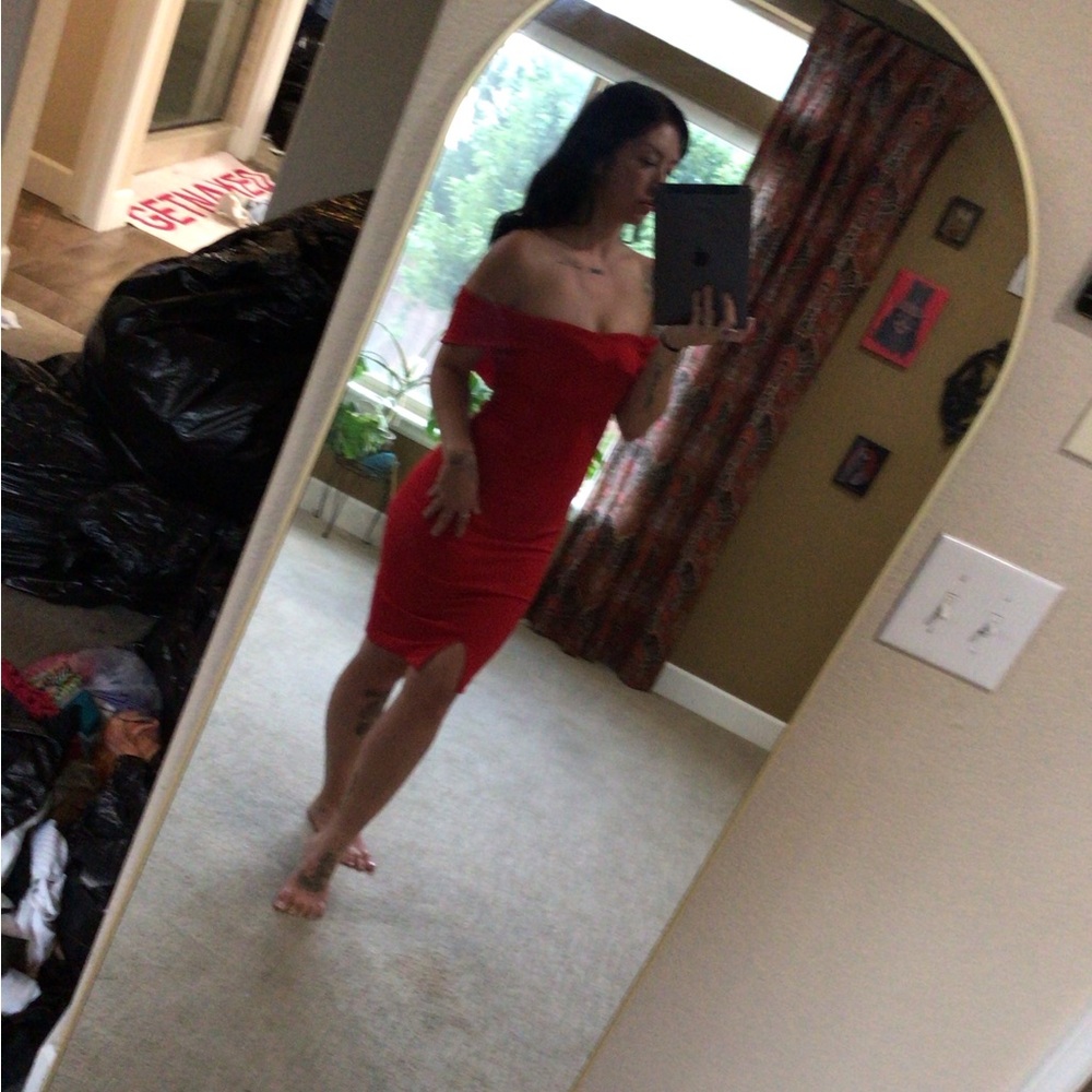 Pretty little thing Off-Shoulder Red Bodycon